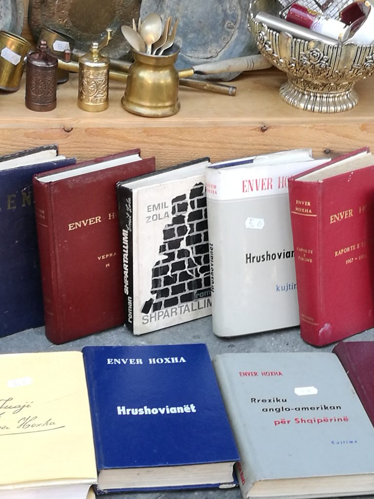 Gjirokastra-Albania-książki