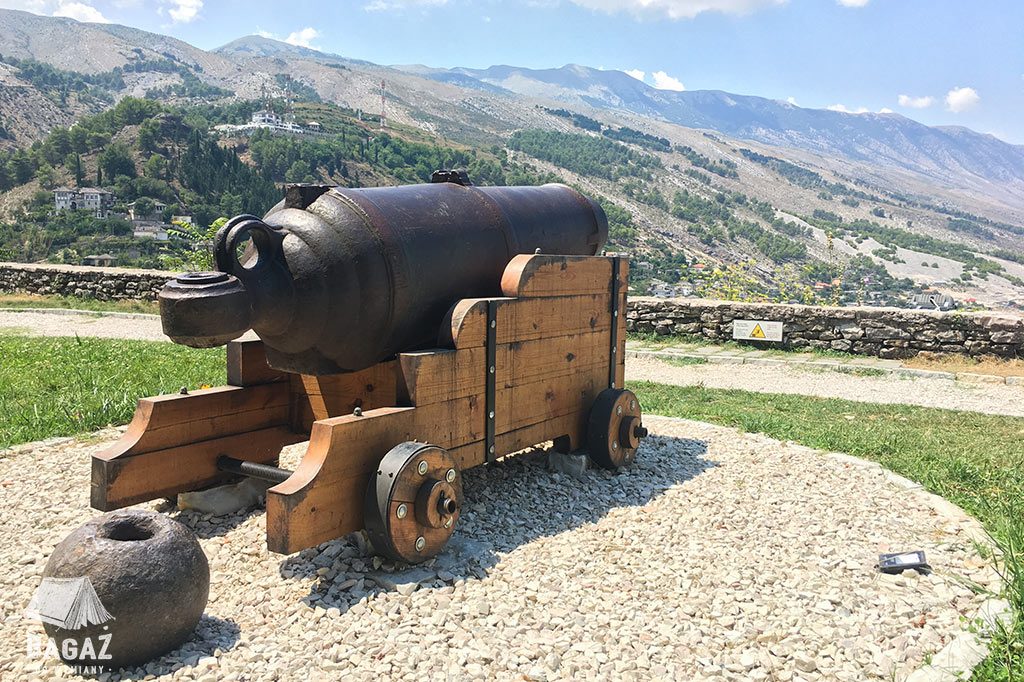 armata w zamku w gjirokastrze