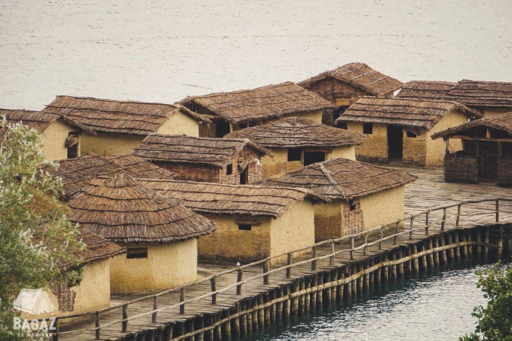 muzeum kości "bay of bones" w macedonii nad jeziorem ochrydzkim