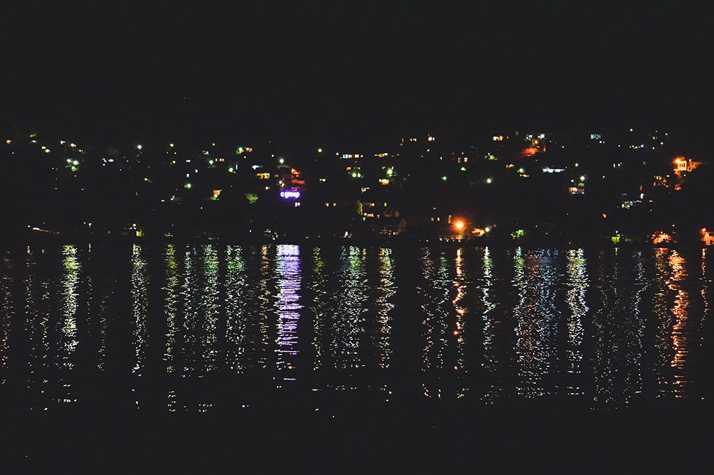 światła nad zatoka kotorska