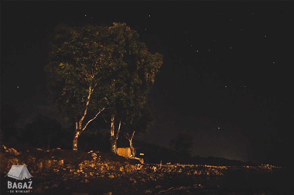 albania dziki kamping nocą