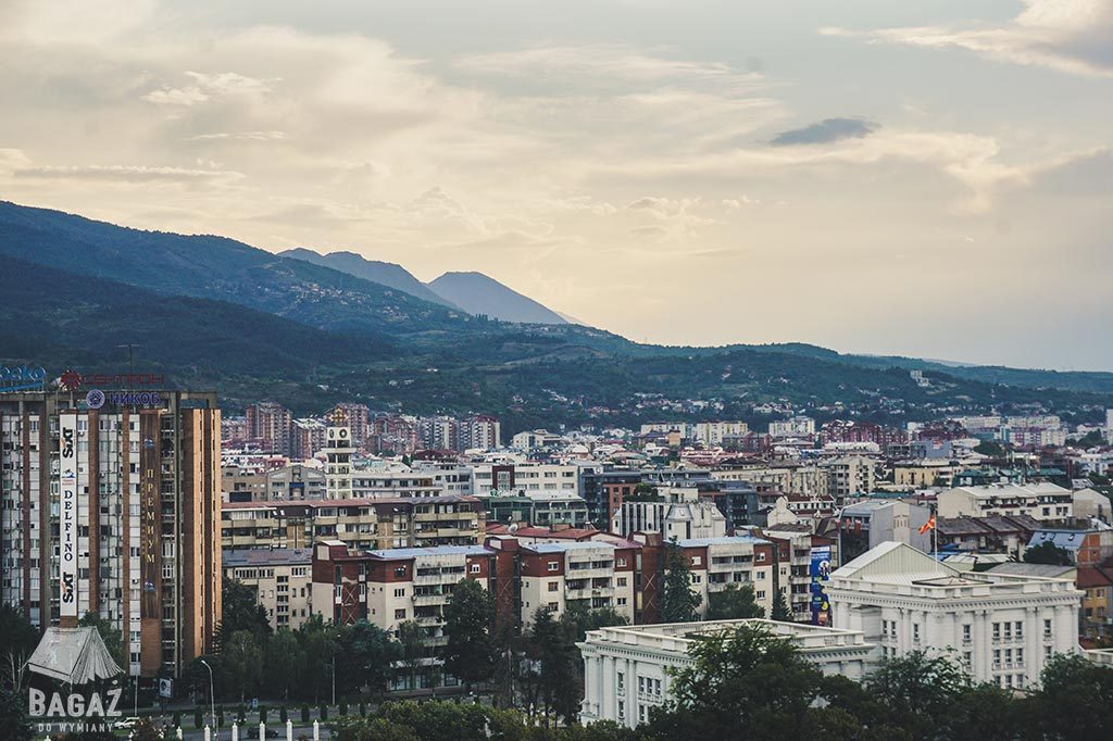 panorama na miasto skopje widoczna z ruin zamku