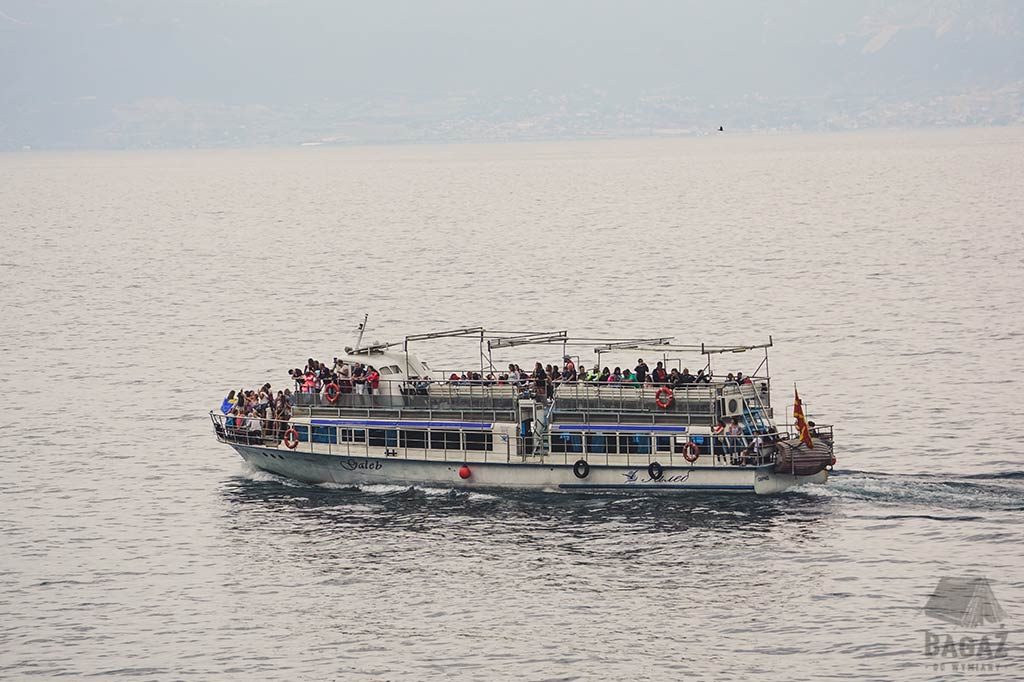 statek turystyczny na jeziorze ochrydzkim