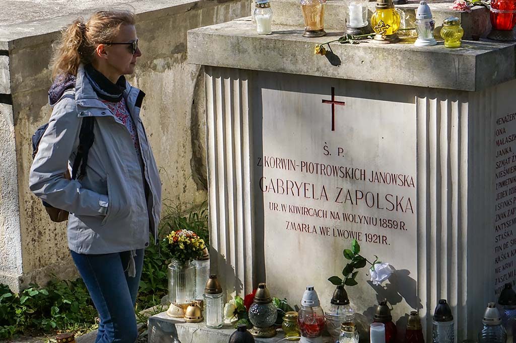 nagrobek gabrieli zapolskiej na ukrainie