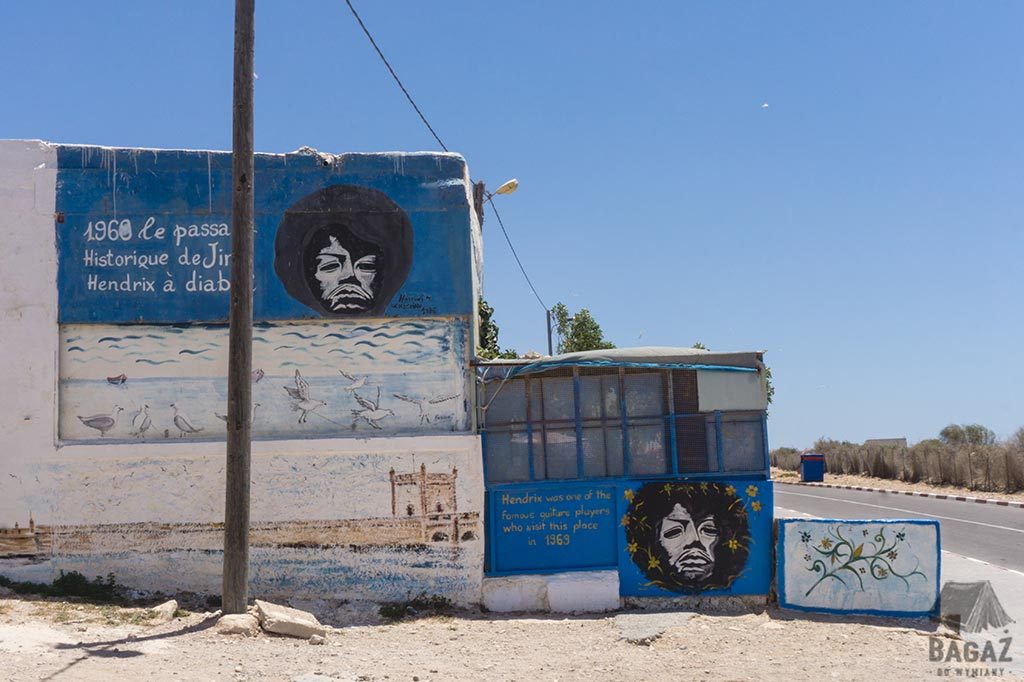 wizerunki jimiego hendriksa na murach knajpki w Diabacie w Maroko