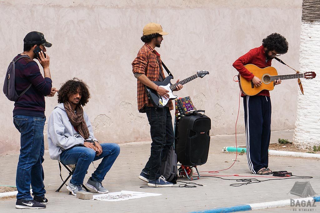 muzycy uliczni w essaouirze, buskers in essaouira, maroko