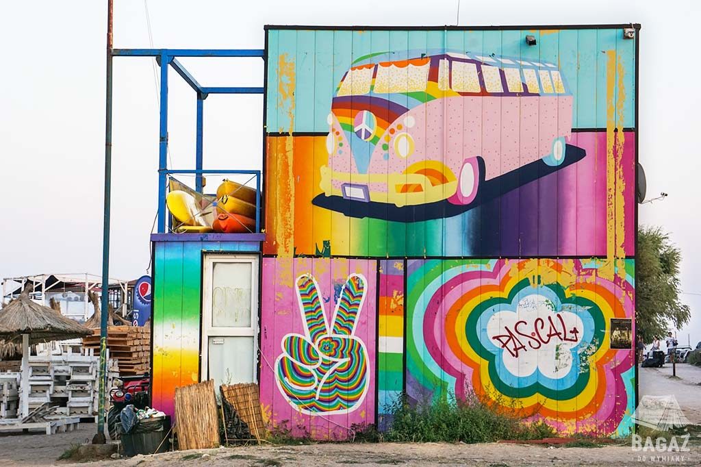 graffiti w rumuńskim miasteczku vama veche