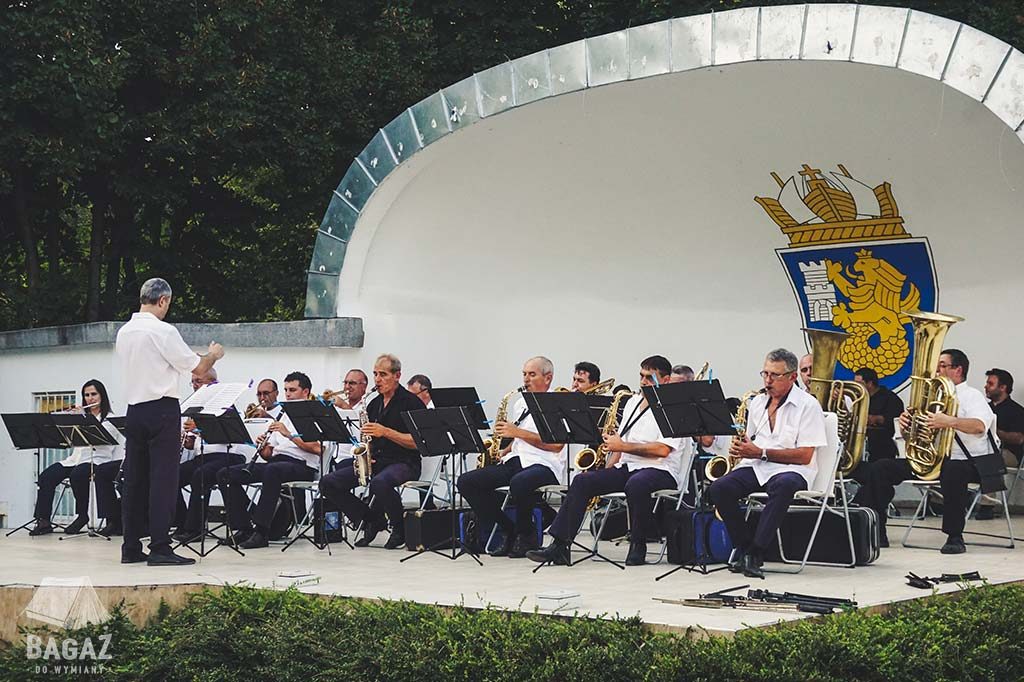 orkiestra dęta z Burgas w parku nadmorskim