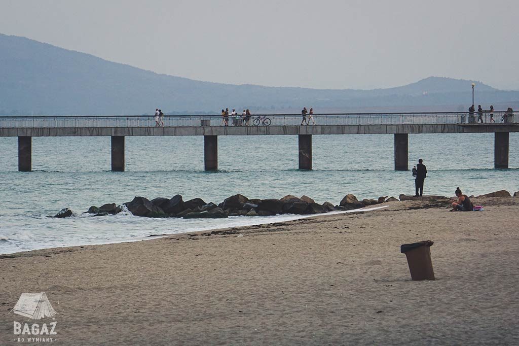 plaża i molo w Burgas w Bułgarii