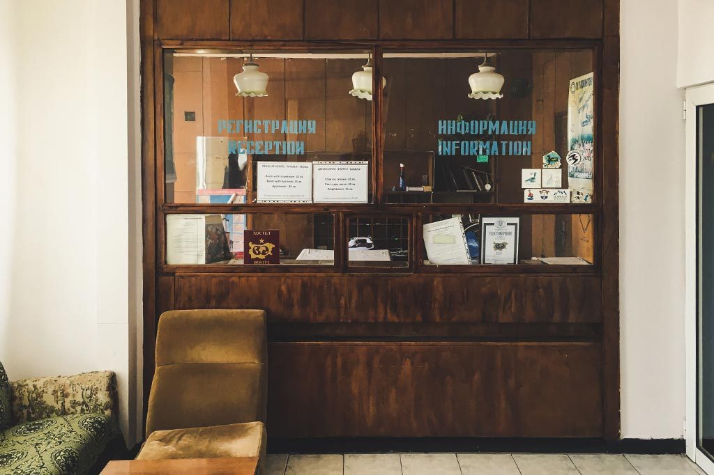 opuszczona recepcja hotelu w Bułgarii