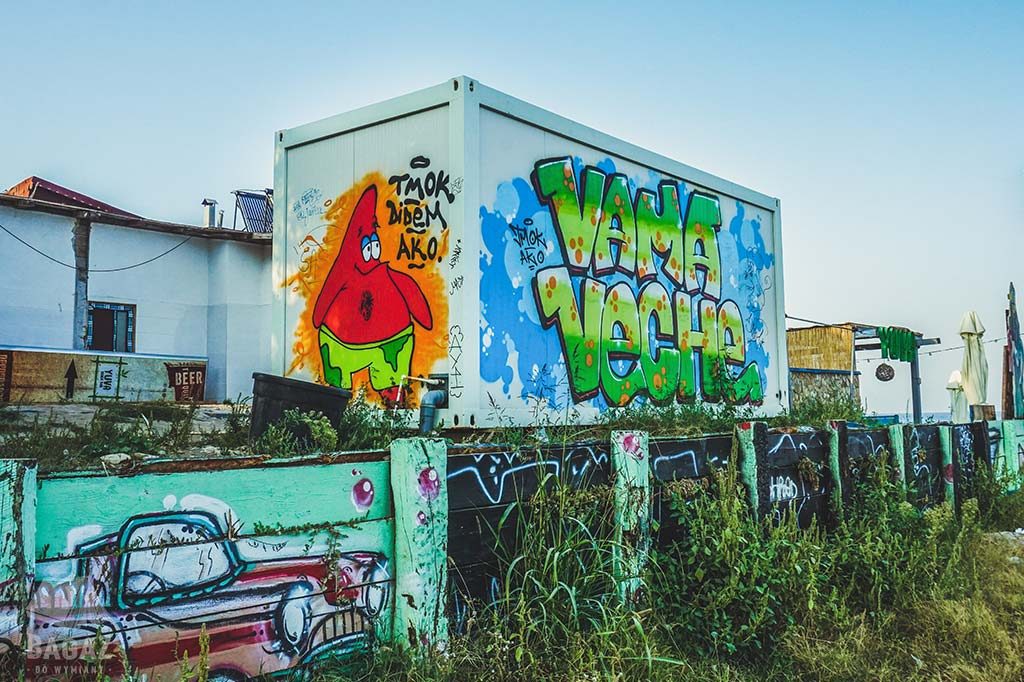 graffiti w wiosce vama veche w rumunii