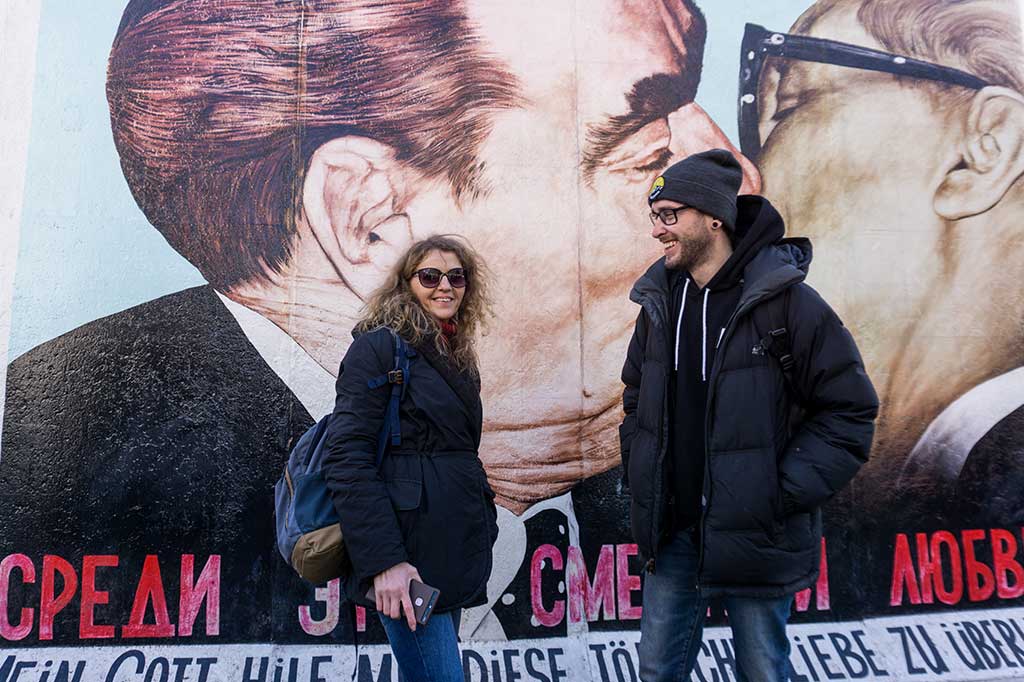 pocałunek Breżniewa i Honeckera na murze East Side Gallery w Berlinie
