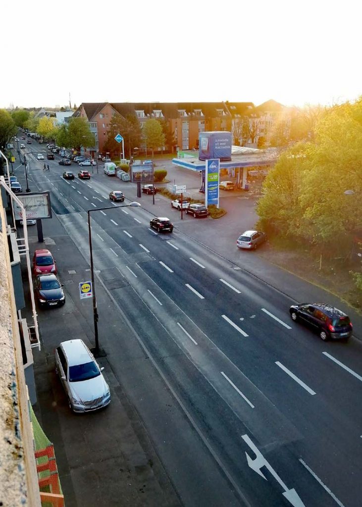 zmniejszony ruch na ulicach Kolonii podczas epidemii koronawirusa