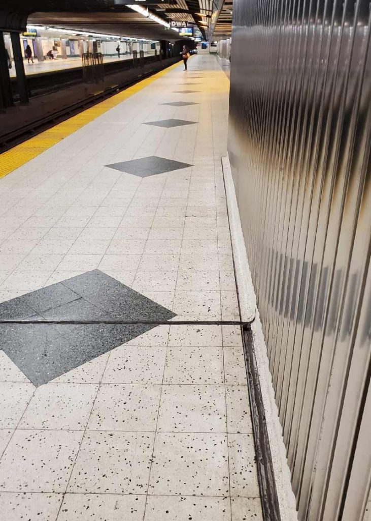 opustoszała największa stacja matra w toronto z powodu koronawirusa