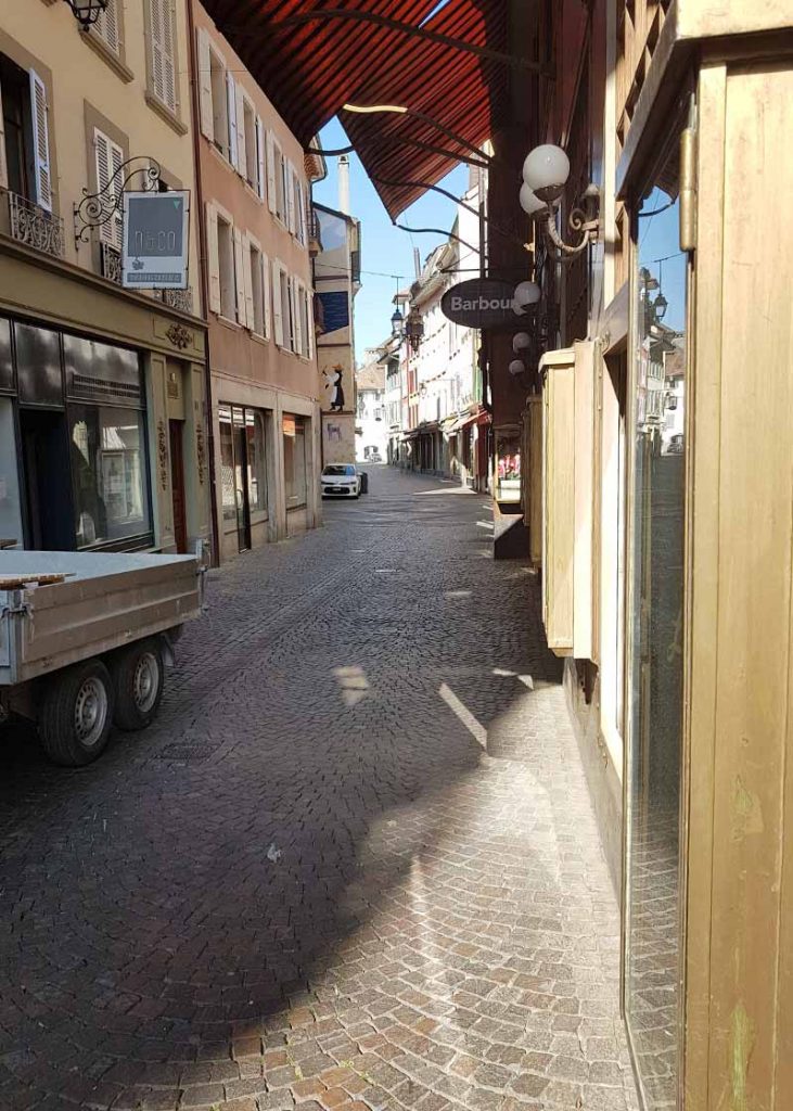 puste uliczki Vevey z powodu koronawirusa